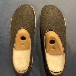 Wool clogs